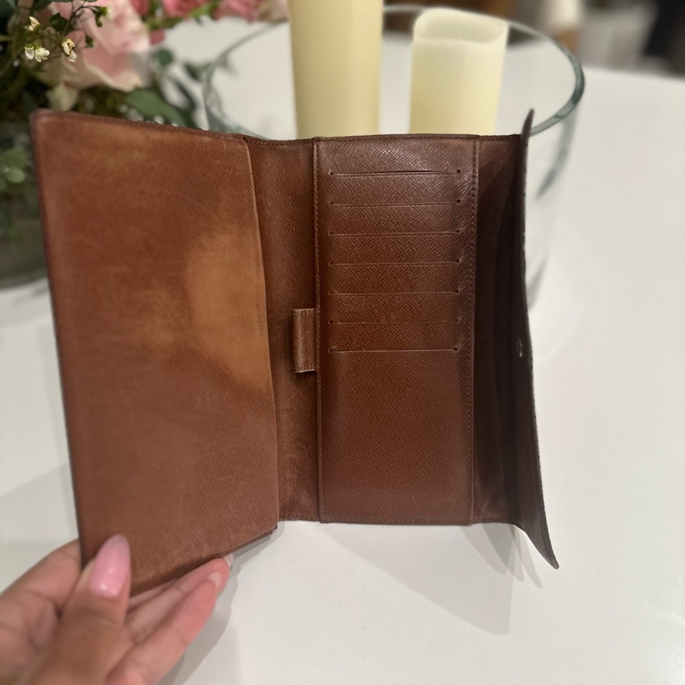 Louis Vuitton Classic Monogram Bi-Fold Wallet - Picture 6 of 12